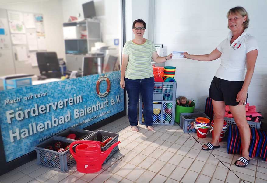 Förderverein Hallenbad erhält Spende vom Basar-Team Baindt